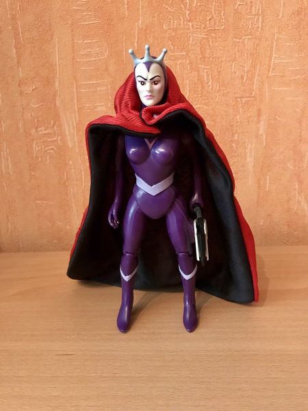 File:Toys Queen 01 01.jpg